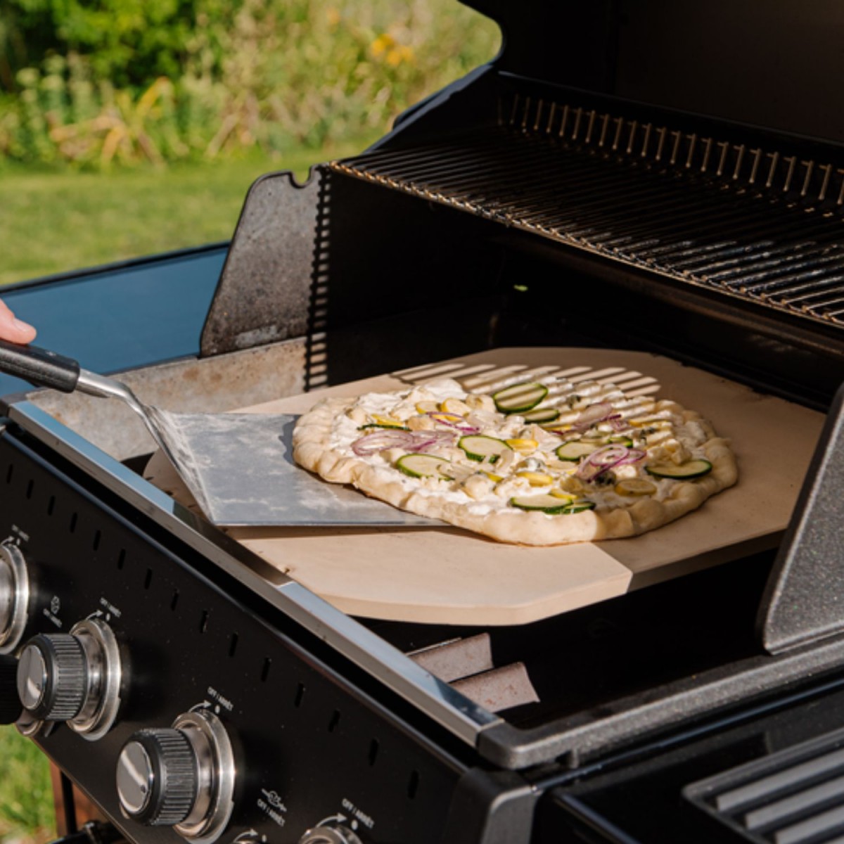 pizza z grilla broil king crown