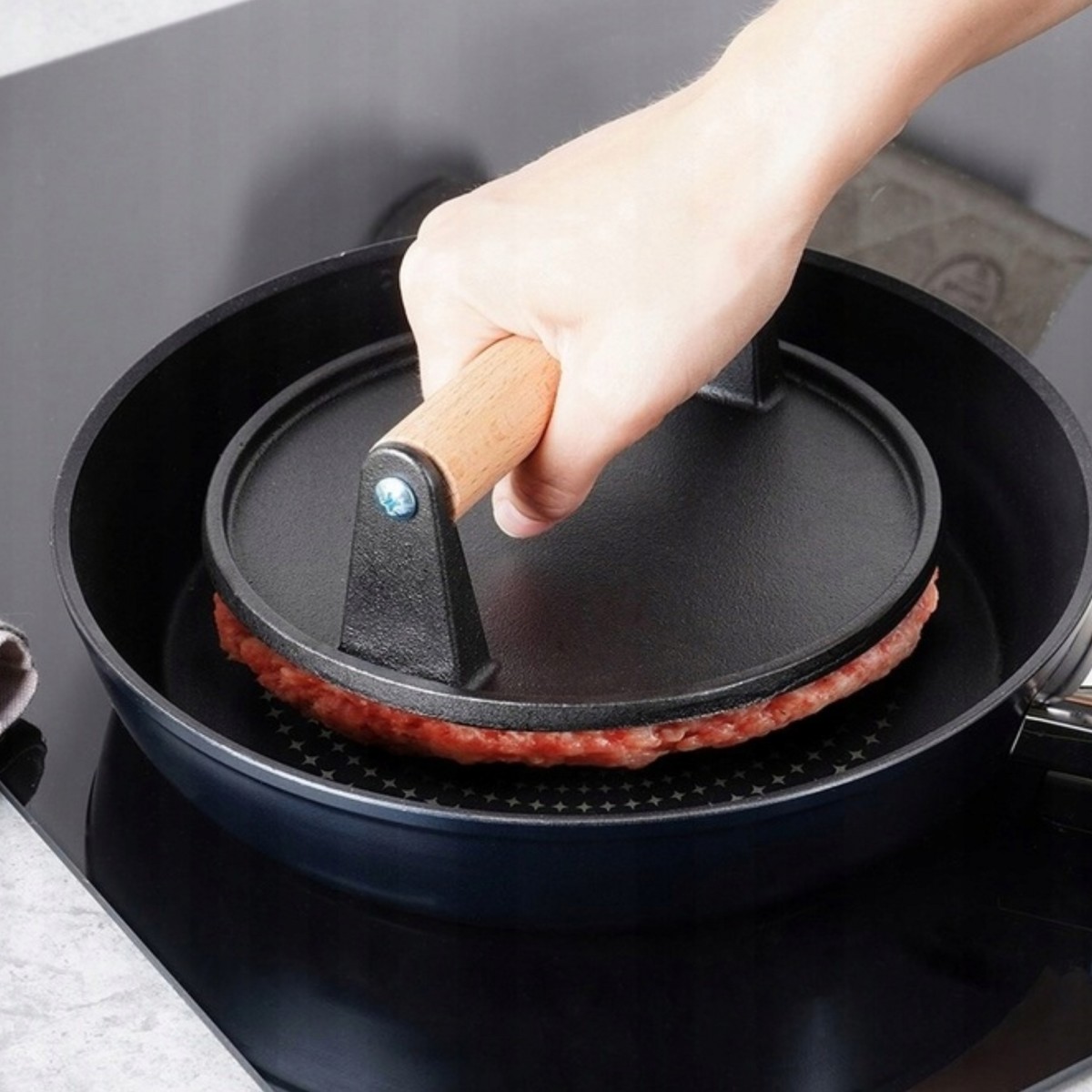 Praska do Burgerów Smashburgerów żeliwna okragła HAGE 17,5 cm